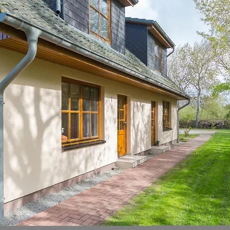 Doppelhaus Am Deich 12 * Dierhagen